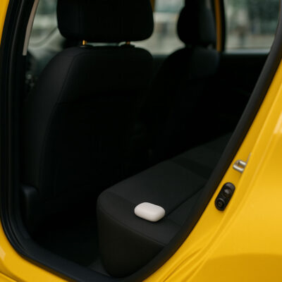 identifize-lifestyleimages-recovering---earpods-in-a-cab